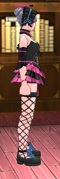Equipped Giant Femme Fatale Set viewed from the side