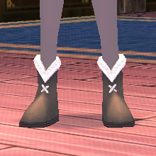 Classic Winter Boots (F) Equipped Front.png