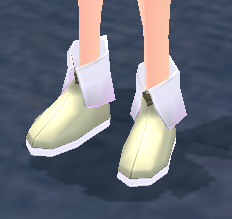 Equipped Kuon's Shoes viewed from an angle
