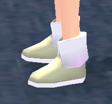 Equipped Kuon's Shoes viewed from the side